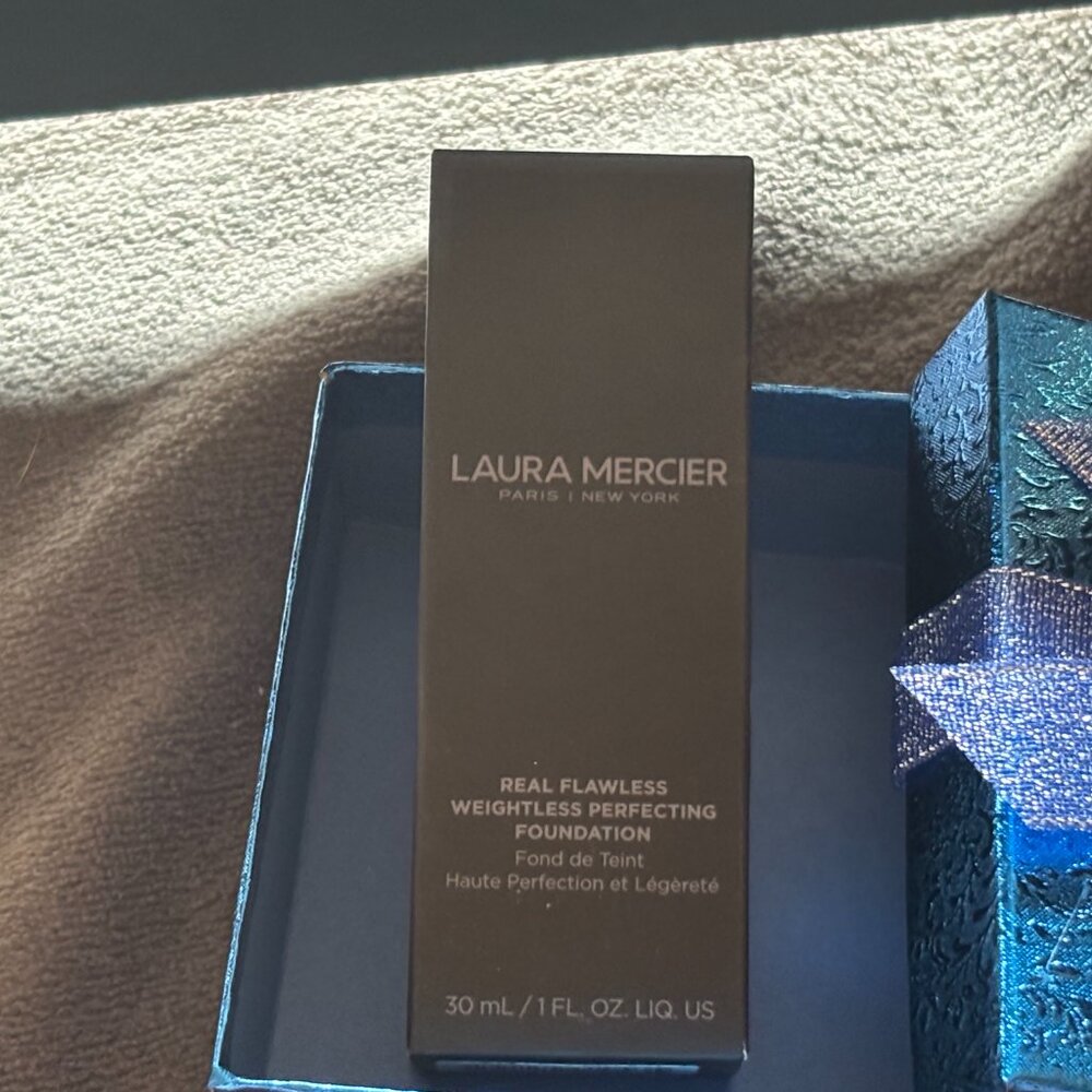 Shaes below below LAURA MERCIER REAL FLAWLESS WEIGHTLESS PERFECTING FOUNDATION